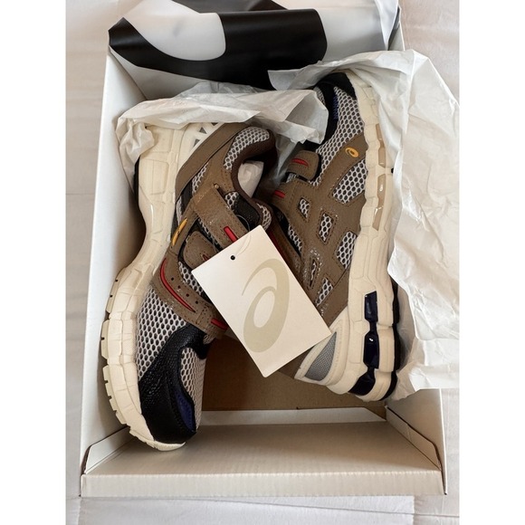 Athletic_Shoes